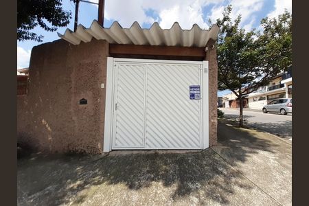 Casa à venda com 136m², 2 quartos e 2 vagas Casa à venda com 136m², 2 quartos e 2 vagasFachada