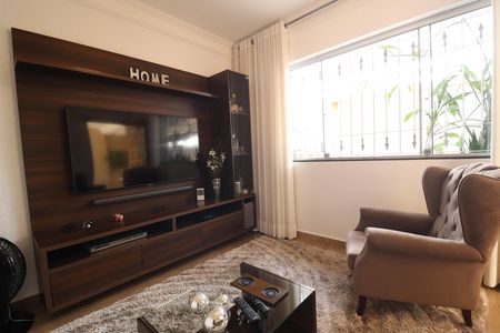 Casa à venda com 136m², 2 quartos e 2 vagasSala