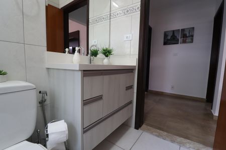 Casa à venda com 136m², 2 quartos e 2 vagasBanheiro