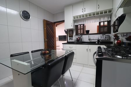 Casa à venda com 136m², 2 quartos e 2 vagasCozinha
