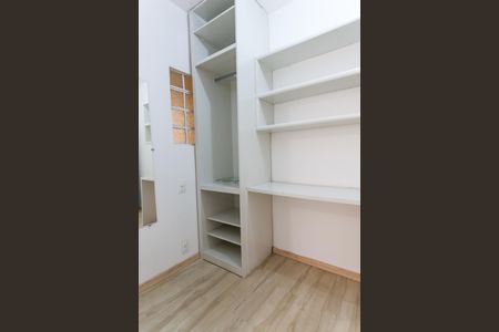 Apartamento à venda com 133m², 3 quartos e 2 vagas Apartamento à venda com 133m², 3 quartos e 2 vagasCloset