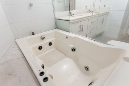 Apartamento à venda com 133m², 3 quartos e 2 vagas Apartamento à venda com 133m², 3 quartos e 2 vagasBanheiro Social