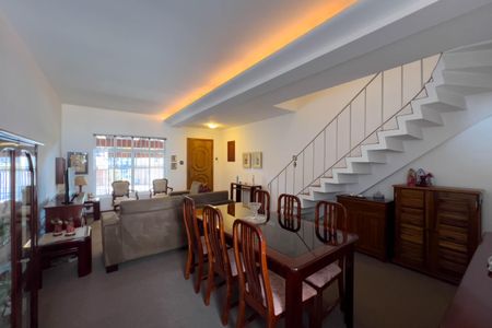 Casa à venda com 144m², 3 quartos e 2 vagasSala