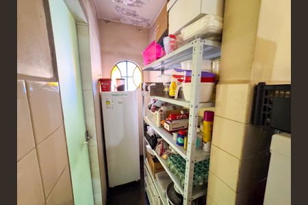 Casa à venda com 97m², 4 quartos e 5 vagasDespensa