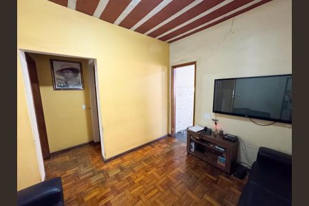 Casa à venda com 97m², 4 quartos e 5 vagasSala