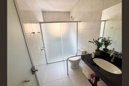 Casa à venda com 97m², 4 quartos e 5 vagasBanheiro Social