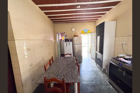 Casa à venda com 97m², 4 quartos e 5 vagasCozinha 