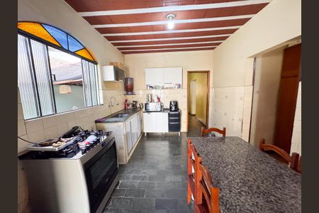 Casa à venda com 97m², 4 quartos e 5 vagasCozinha 