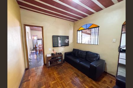 Casa à venda com 97m², 4 quartos e 5 vagasSala