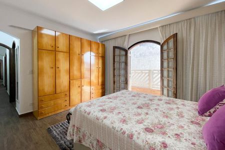 Casa à venda com 250m², 3 quartos e 3 vagas Casa à venda com 250m², 3 quartos e 3 vagasSuíte