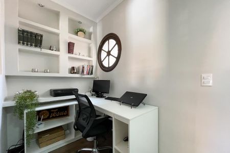 Casa à venda com 250m², 3 quartos e 3 vagas Casa à venda com 250m², 3 quartos e 3 vagasEscritório - Sala