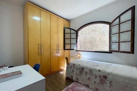 Casa à venda com 250m², 3 quartos e 3 vagas Casa à venda com 250m², 3 quartos e 3 vagasQuarto 1