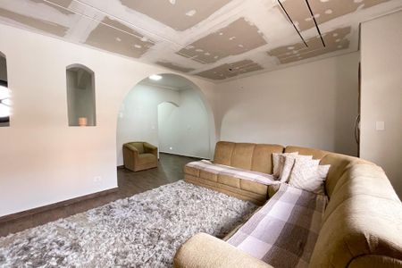 Casa à venda com 250m², 3 quartos e 3 vagas Casa à venda com 250m², 3 quartos e 3 vagasSala