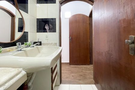 Casa à venda com 250m², 3 quartos e 3 vagas Casa à venda com 250m², 3 quartos e 3 vagasBanheiro - Suíte