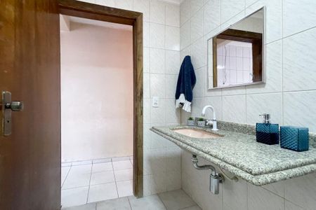 Casa à venda com 250m², 3 quartos e 3 vagas Casa à venda com 250m², 3 quartos e 3 vagasBanheiro Social