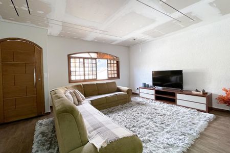 Casa à venda com 250m², 3 quartos e 3 vagas Casa à venda com 250m², 3 quartos e 3 vagasSala