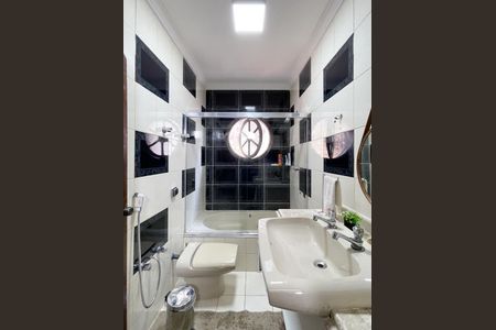 Casa à venda com 250m², 3 quartos e 3 vagas Casa à venda com 250m², 3 quartos e 3 vagasBanheiro - Suíte