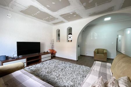 Casa à venda com 250m², 3 quartos e 3 vagas Casa à venda com 250m², 3 quartos e 3 vagasSala