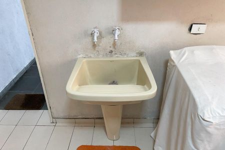 Casa à venda com 250m², 3 quartos e 3 vagas Casa à venda com 250m², 3 quartos e 3 vagasÁrea de Serviço