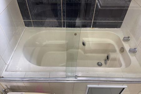 Casa à venda com 250m², 3 quartos e 3 vagas Casa à venda com 250m², 3 quartos e 3 vagasBanheiro - Suíte