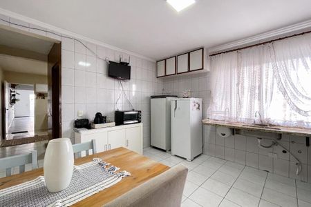 Casa à venda com 250m², 3 quartos e 3 vagas Casa à venda com 250m², 3 quartos e 3 vagasCozinha
