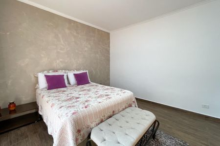 Casa à venda com 250m², 3 quartos e 3 vagas Casa à venda com 250m², 3 quartos e 3 vagasSuíte