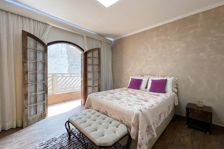 Casa à venda com 250m², 3 quartos e 3 vagas Casa à venda com 250m², 3 quartos e 3 vagasSuíte