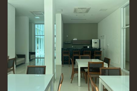 Apartamento para alugar com 69m², 2 quartos e 1 vagaÁrea comum - Salão de festas