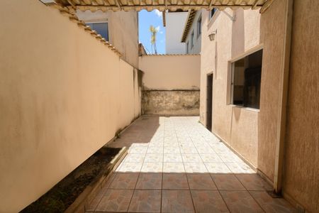 Casa à venda com 200m², 3 quartos e 4 vagasÁrea de Serviço e Quintal