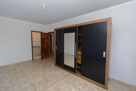 Casa à venda com 200m², 3 quartos e 4 vagasSuite
