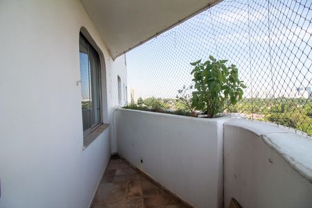 Apartamento à venda com 240m², 4 quartos e 2 vagasVaranda