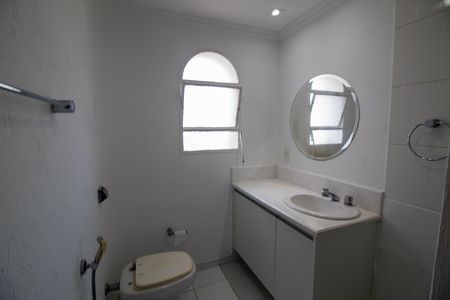 Apartamento à venda com 240m², 4 quartos e 2 vagasBanheiro da Suíte 1
