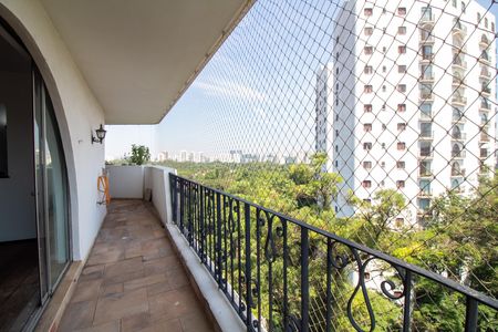 Apartamento à venda com 240m², 4 quartos e 2 vagasVaranda