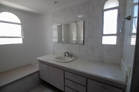 Apartamento à venda com 240m², 4 quartos e 2 vagasBanheiro da Suíte 2