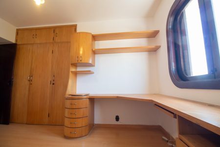 Apartamento à venda com 240m², 4 quartos e 2 vagasQuarto 3 - Suíte 1