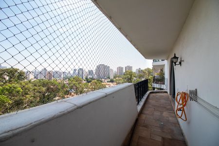 Apartamento à venda com 240m², 4 quartos e 2 vagasVaranda