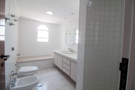 Apartamento à venda com 240m², 4 quartos e 2 vagasBanheiro da Suíte 2