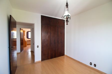 Apartamento à venda com 240m², 4 quartos e 2 vagasQuarto 2