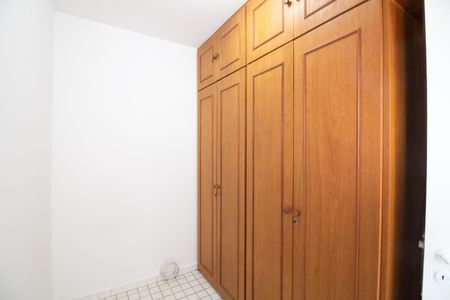 Apartamento à venda com 240m², 4 quartos e 2 vagasQuarto de Serviço