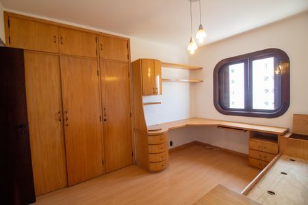 Apartamento à venda com 240m², 4 quartos e 2 vagasQuarto 3 - Suíte 1