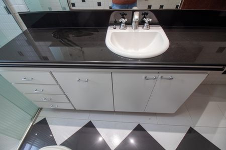 Apartamento à venda com 240m², 4 quartos e 2 vagasBanheiro
