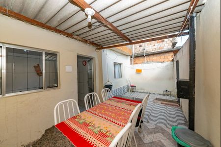 Casa à venda com 178m², 2 quartos e sem vagaÁrea de Serviço e Varanda