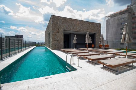 Studio à venda com 28m², 1 quarto e sem vaga Studio à venda com 28m², 1 quarto e sem vagaÁrea comum - Piscina