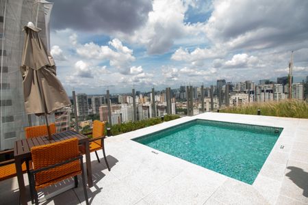 Studio à venda com 28m², 1 quarto e sem vaga Studio à venda com 28m², 1 quarto e sem vagaÁrea comum - Piscina