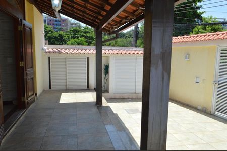 Casa de condomínio à venda com 305m², 5 quartos e 2 vagasVaranda