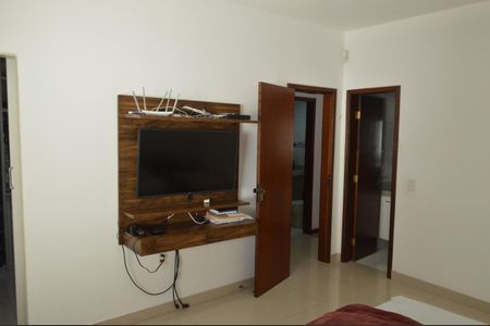 Casa de condomínio à venda com 305m², 5 quartos e 2 vagasSuíte 3