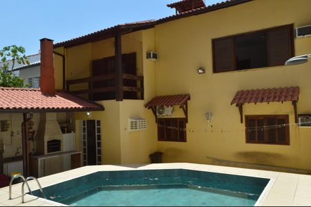 Casa de condomínio à venda com 305m², 5 quartos e 2 vagasFachada