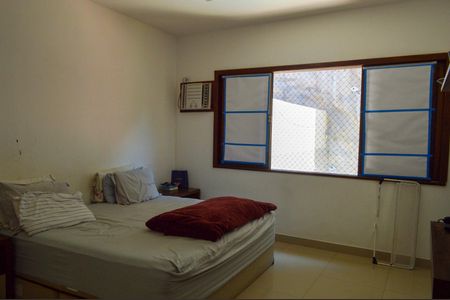 Casa de condomínio à venda com 305m², 5 quartos e 2 vagasSuíte 3