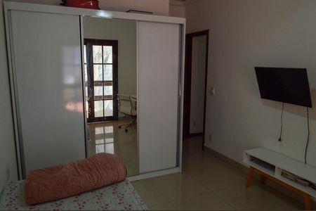Casa de condomínio à venda com 305m², 5 quartos e 2 vagasSuíte 2