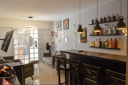 Casa de condomínio à venda com 305m², 5 quartos e 2 vagasBar